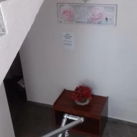 Konukevi Kostovi *